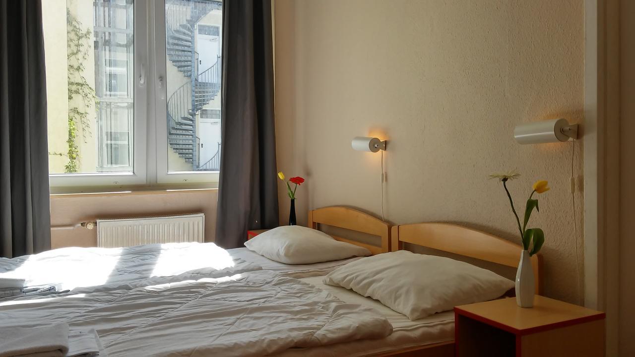 Happy Go Lucky Hotel + Hostel Schoneberg Berlín Exteriér fotografie